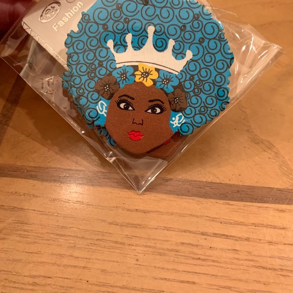 Beautiful wooden African Queen Earrings - Picture 3 of 7